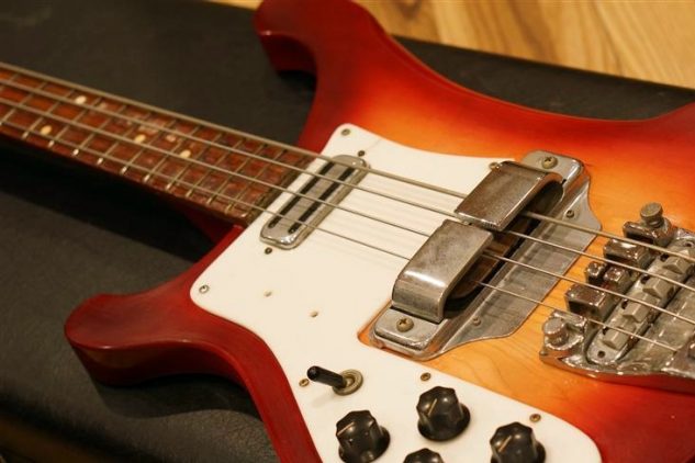 Classic studio techniques - Getting the Beatles “Pepper”-era bass-1