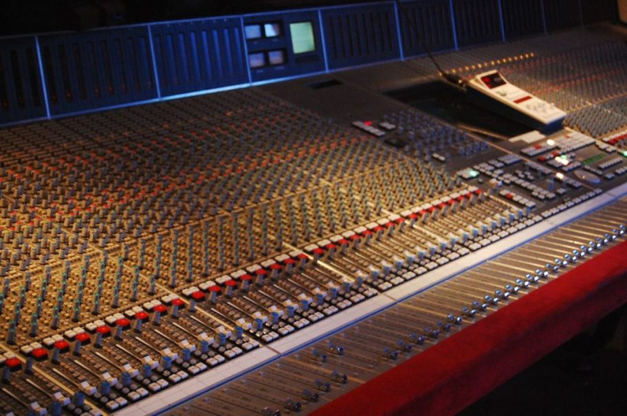 Reference Tracks: How to Use Them and Mistakes to Avoid