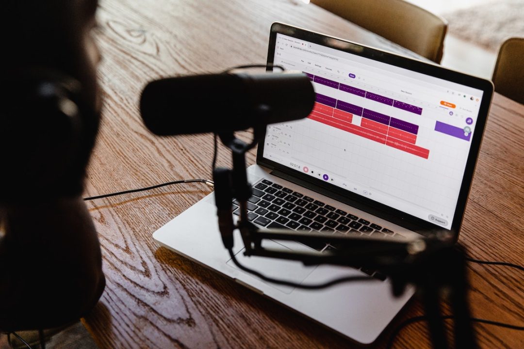 6 Best Laptops for Podcasting [Any Budget]