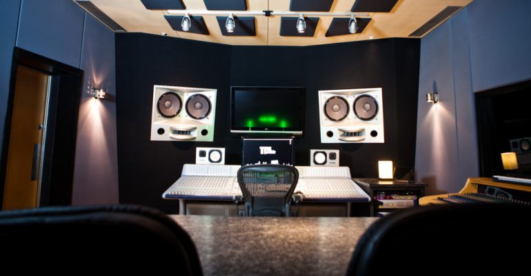 Near Field Monitors vs Far Field: What’s the Difference? - Produce Like ...