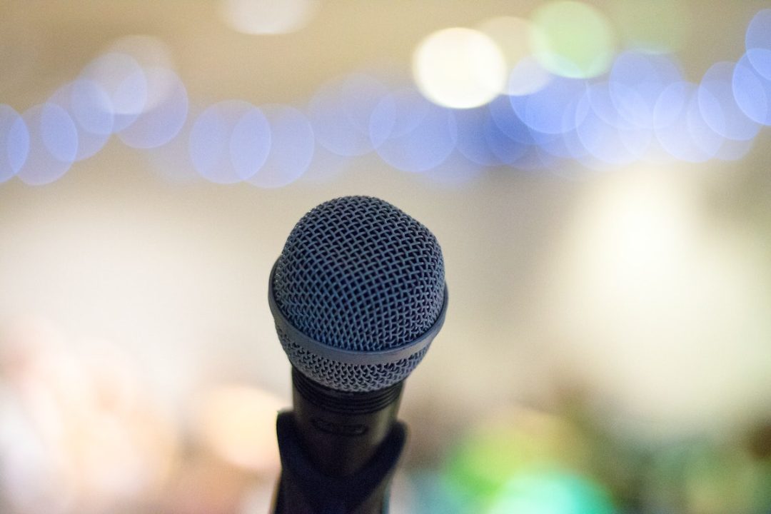 The Best Wireless Microphone for Singers [2022 Guide]
