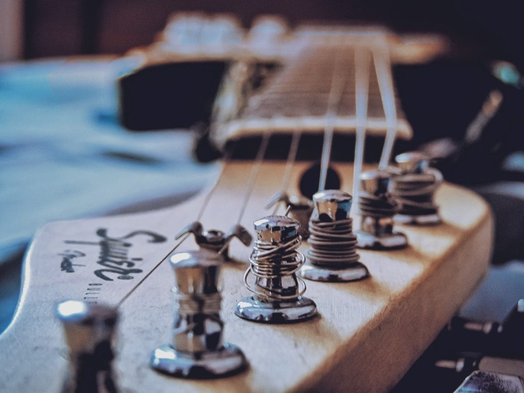 How to Choose a String Gauge for Your Acoustic Guitar