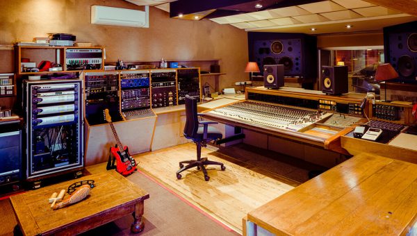 Quadrangle Studio Control Room i