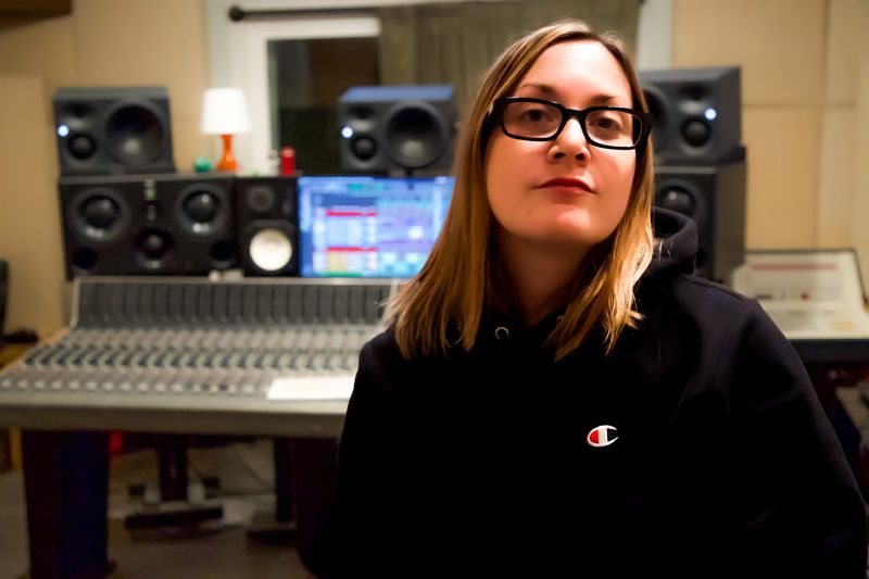 Amac_MixingDesk-800×533