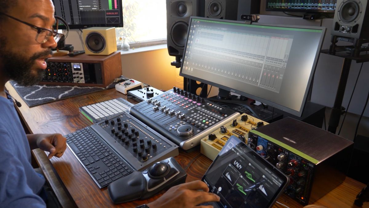 mixing-hiphop-with-Willie-Green-external-gear-1-1200×676